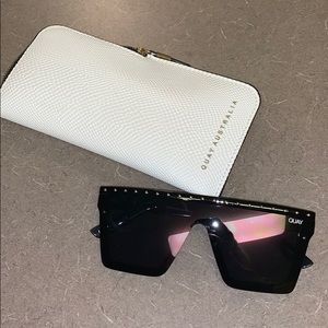 Almost brand new Quay sunglasses
